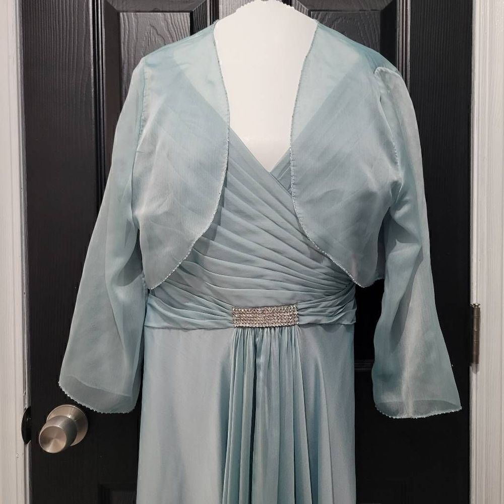 Jade by Jasmine size 12 mother of the bride 3 piece dress